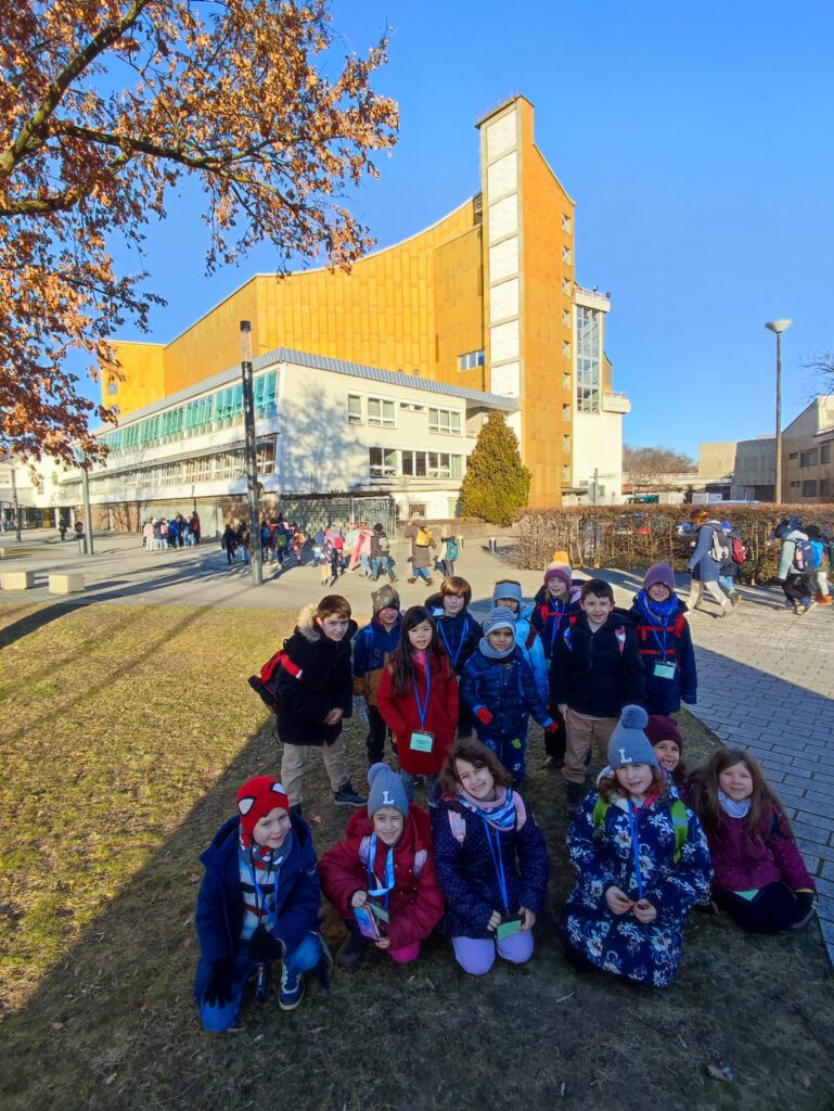 🎼Die Klassen 1/2 b und 1/2 k besuchen die Philharmonie