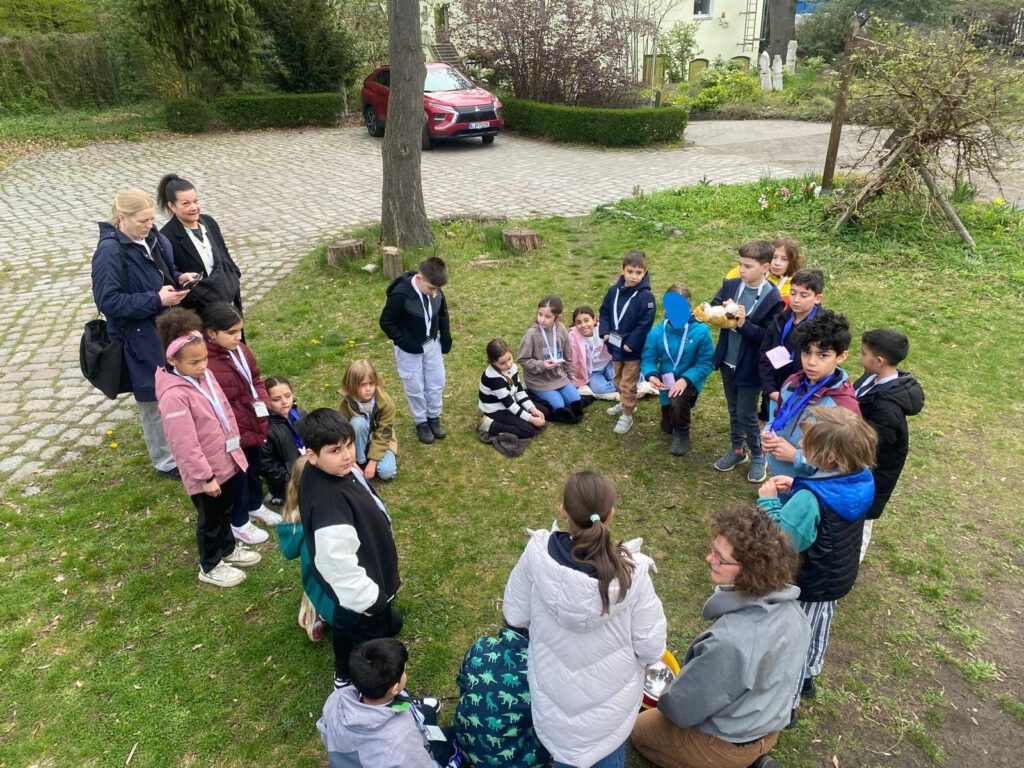 Die Jül-Klassen zu Besuch im Schulumweltzentrum zum Thema Kräuter